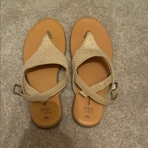Time and Tru Women's Sandals